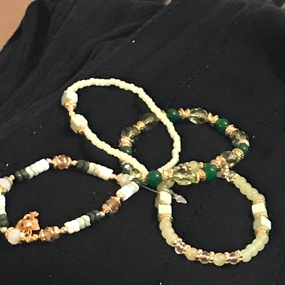 Necklace and bracelets set - Picture 4 of 5